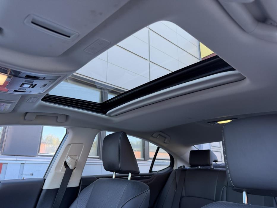 LEXUS ES 2024