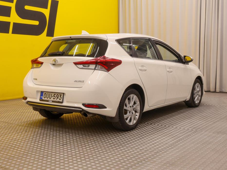 TOYOTA Auris 2016