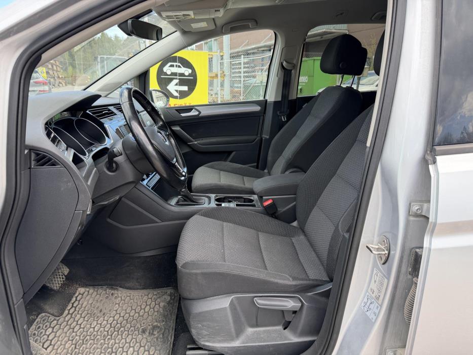 VOLKSWAGEN Touran 2017