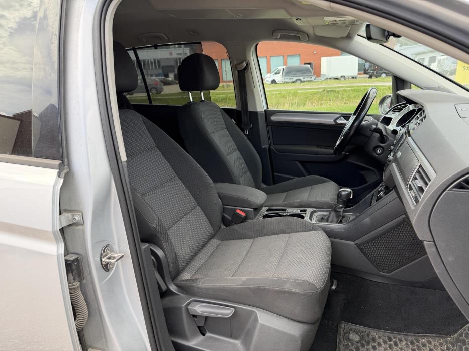 VOLKSWAGEN Touran 2017