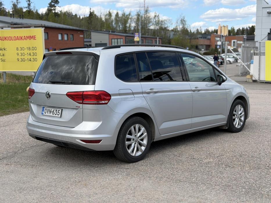 VOLKSWAGEN Touran 2017