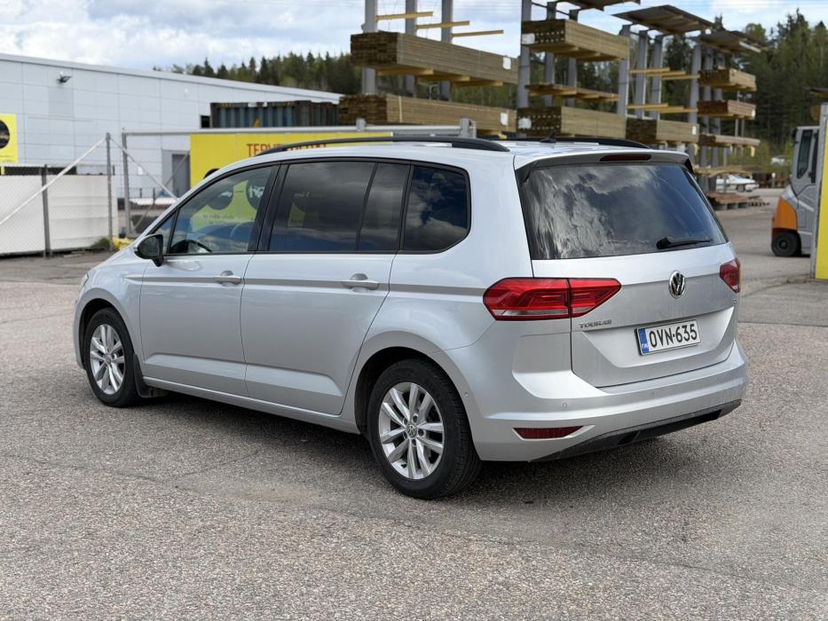 VOLKSWAGEN Touran 2017