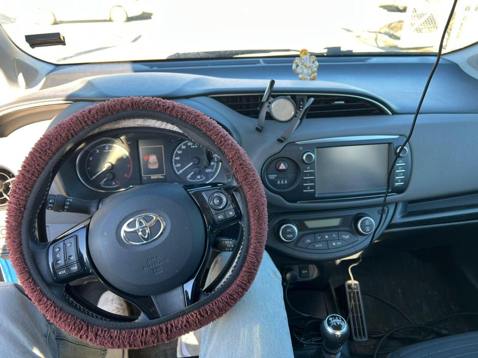 TOYOTA Yaris 2018