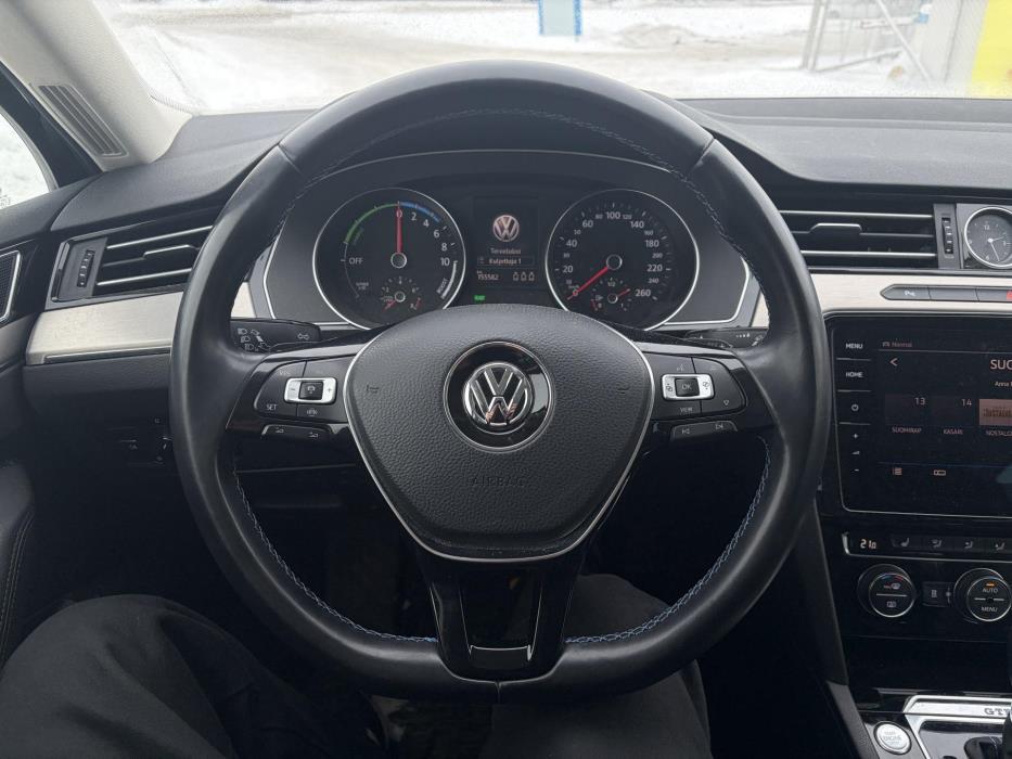 VOLKSWAGEN Passat 2018