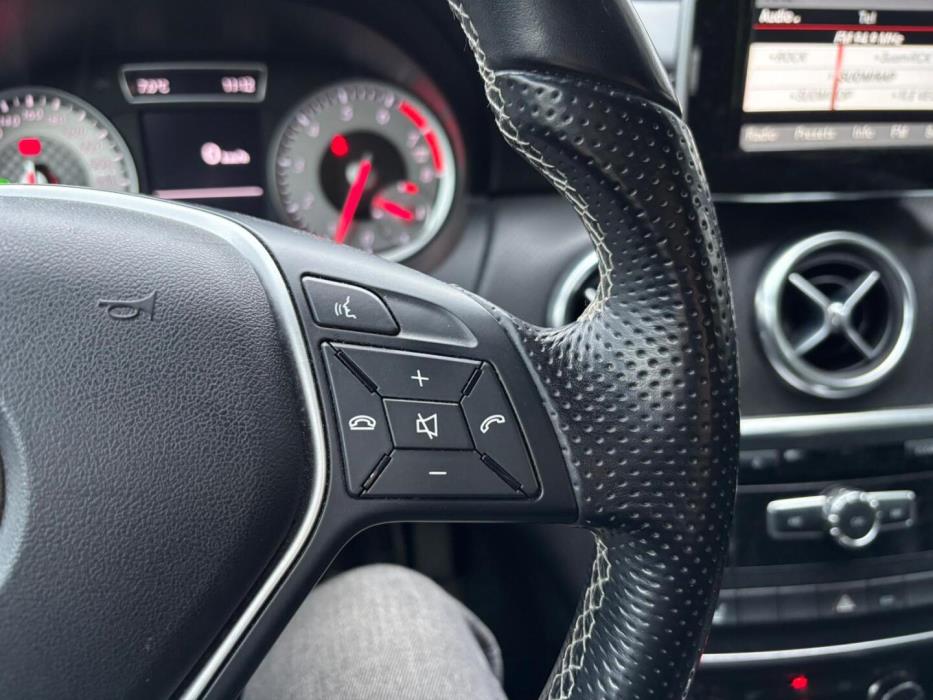 MERCEDES-BENZ A 2012