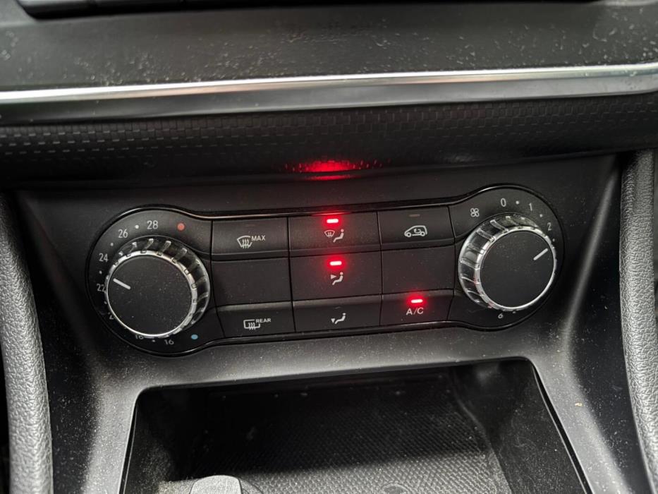 MERCEDES-BENZ A 2012