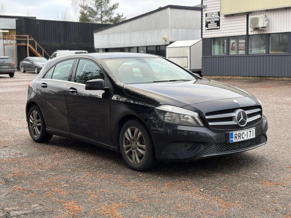 MERCEDES-BENZ A 2012