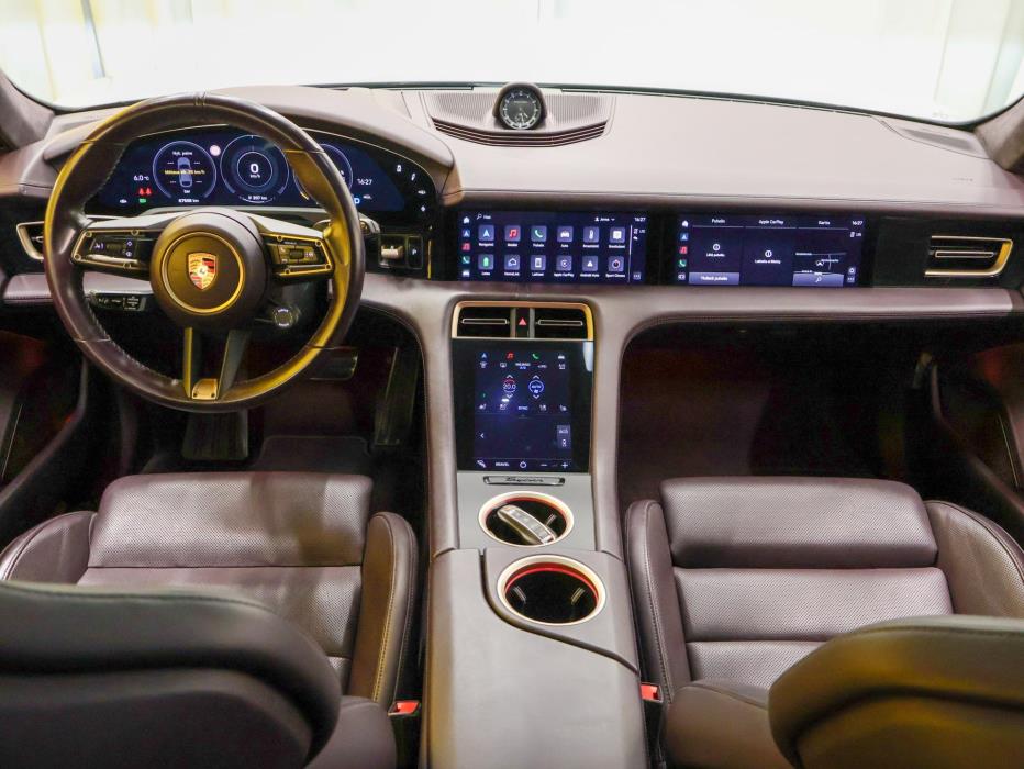 PORSCHE Taycan 2021