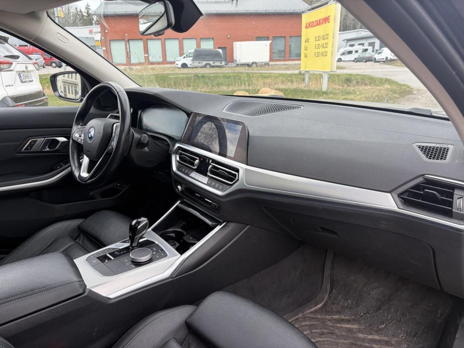 BMW 330 2022