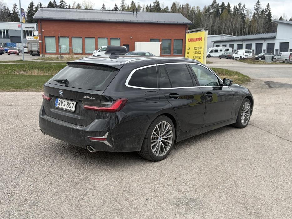 BMW 330 2022