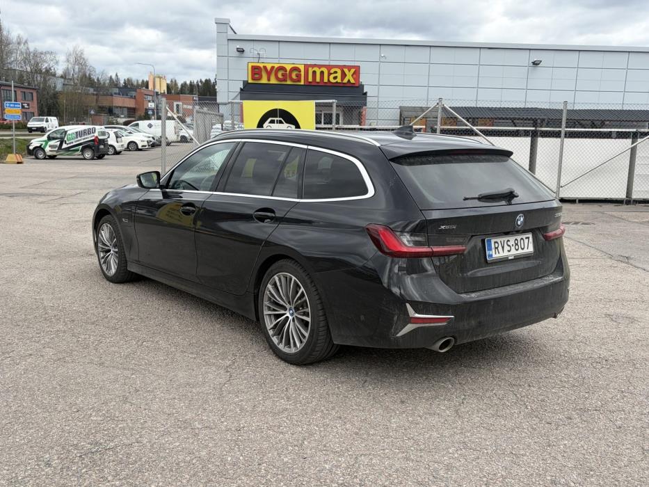 BMW 330 2022