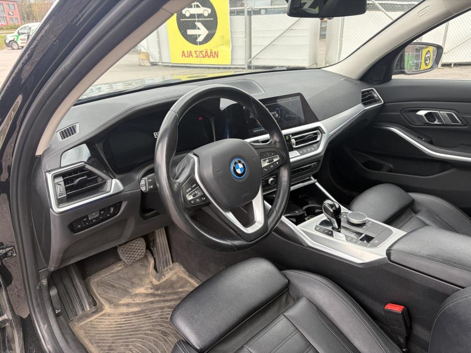 BMW 330 2022