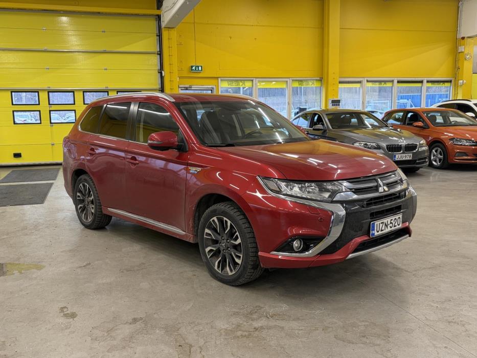 MITSUBISHI Outlander PHEV 2016
