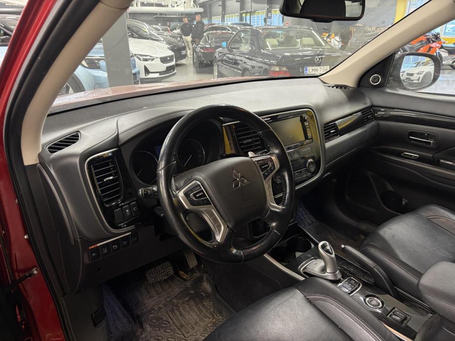 MITSUBISHI Outlander PHEV 2016