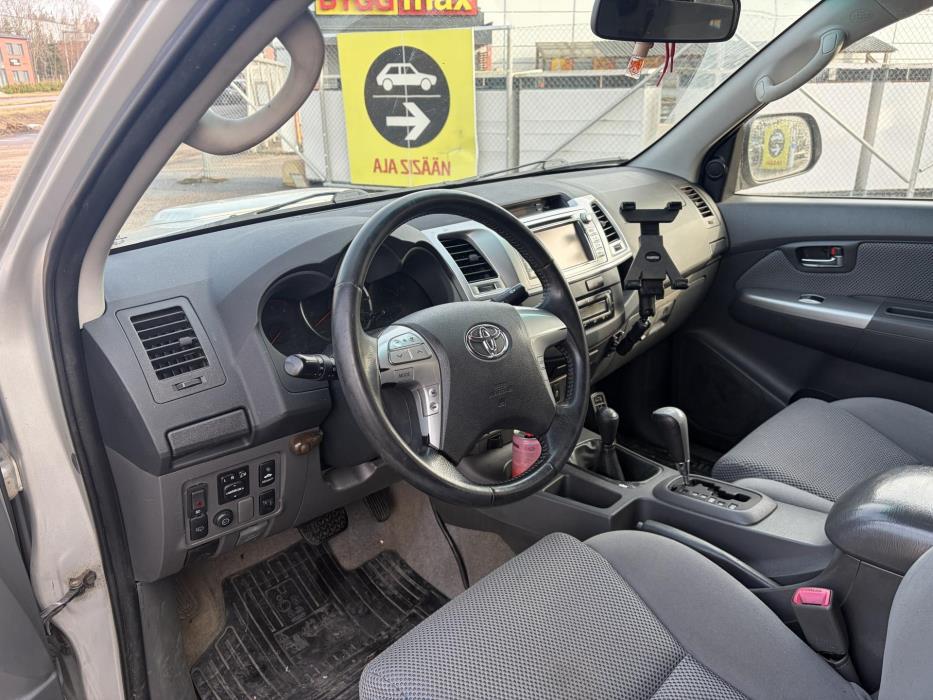 TOYOTA Hilux 2012