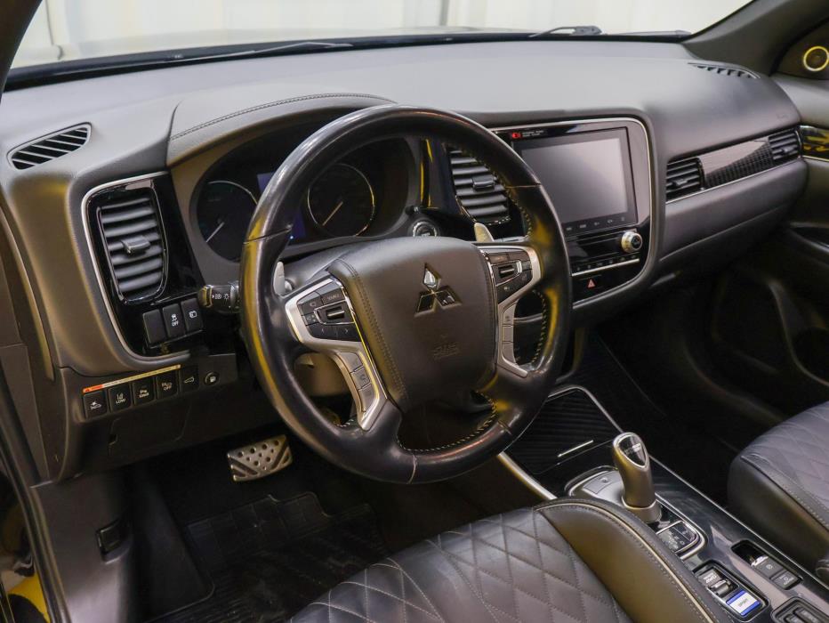 MITSUBISHI Outlander PHEV 2020