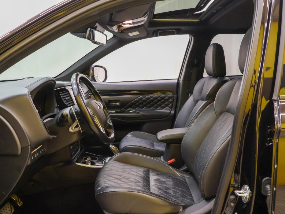 MITSUBISHI Outlander PHEV 2020