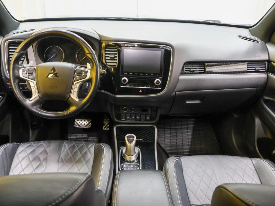 MITSUBISHI Outlander PHEV 2020