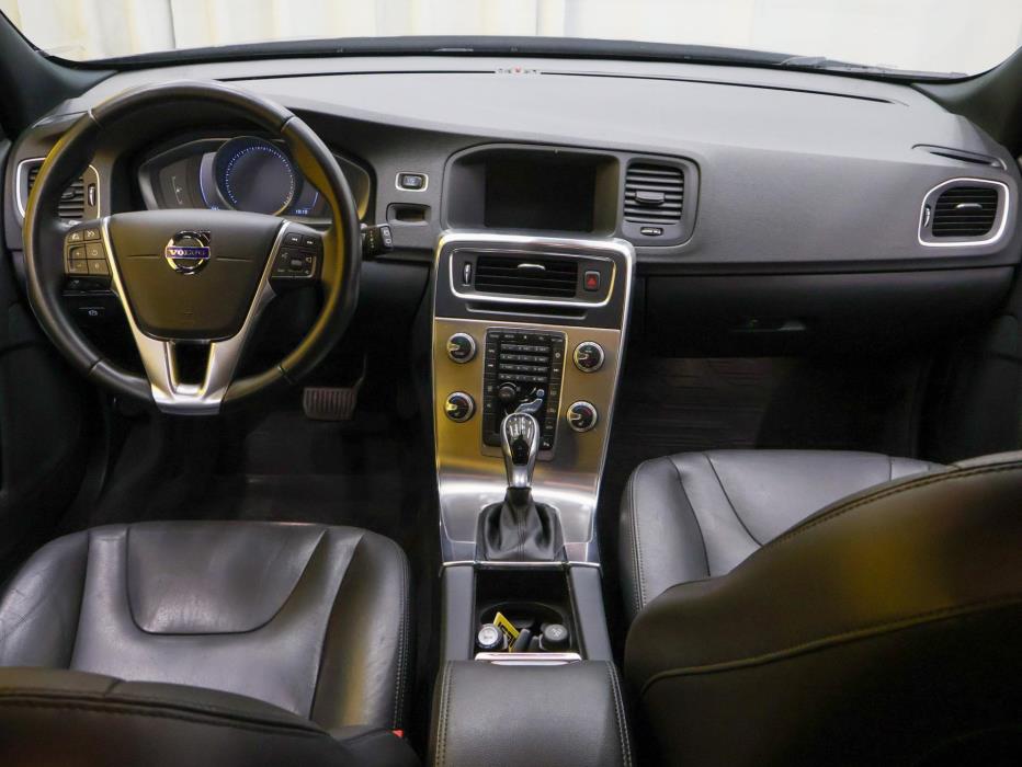VOLVO V60 2015