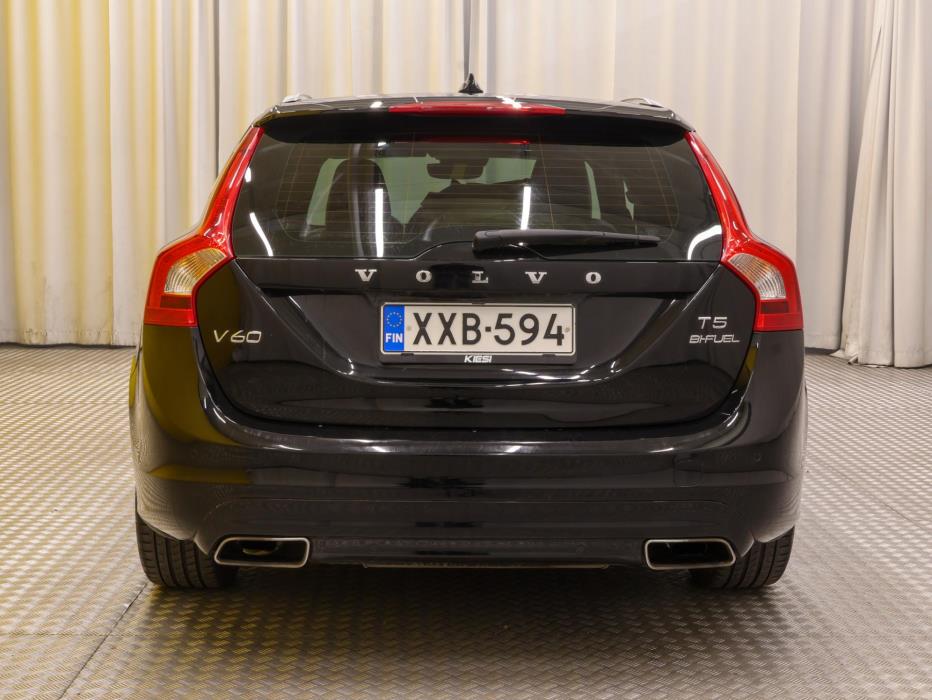 VOLVO V60 2015