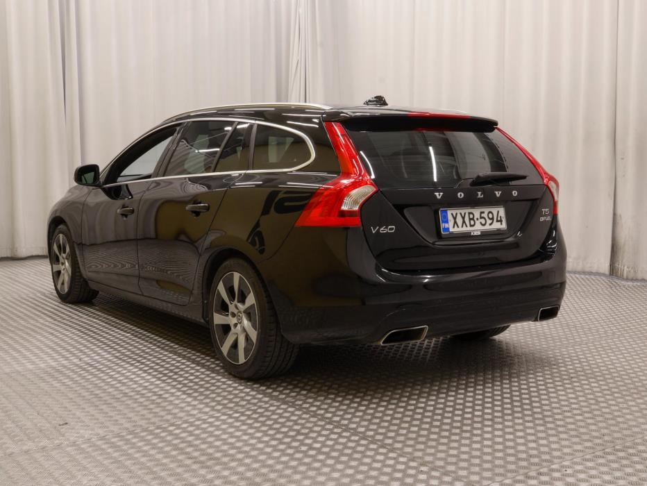 VOLVO V60 2015