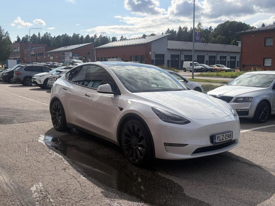 TESLA Model Y 2022