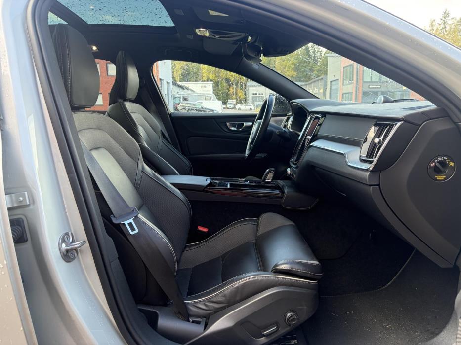 VOLVO V60 2022