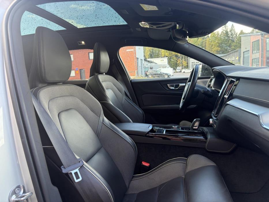 VOLVO V60 2022