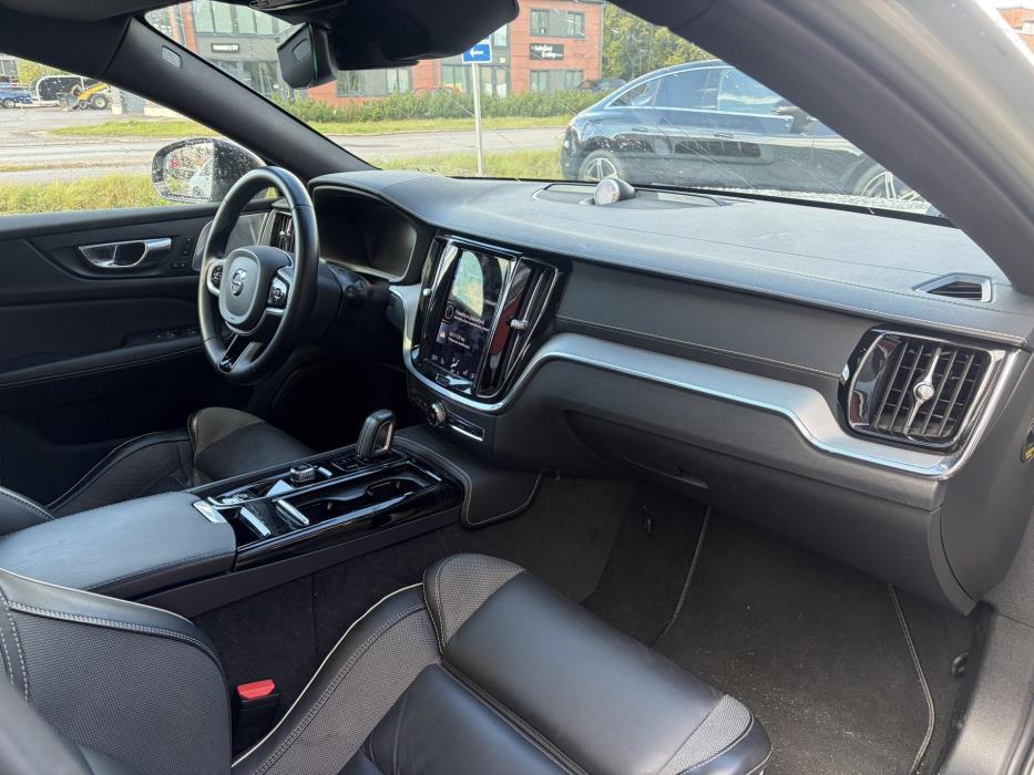 VOLVO V60 2022