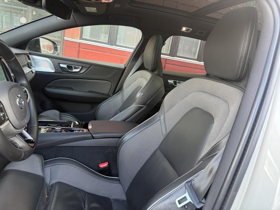 VOLVO V60 2022