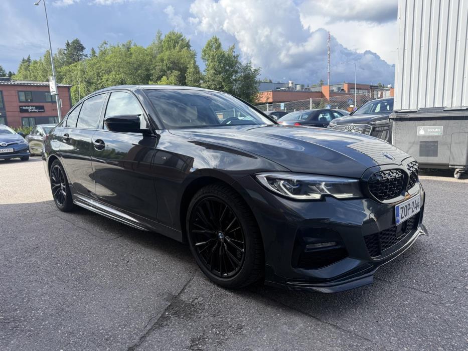 BMW 330 2019