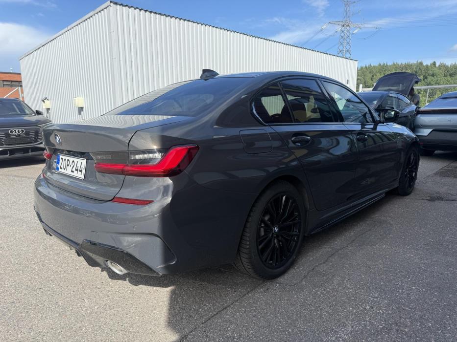BMW 330 2019