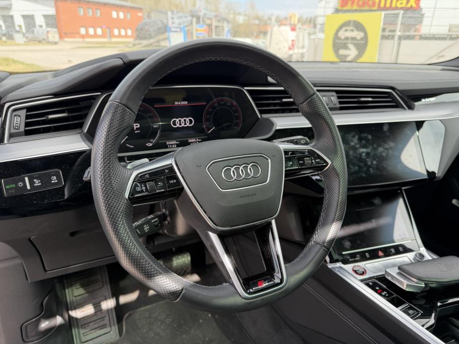 AUDI e-tron 2023