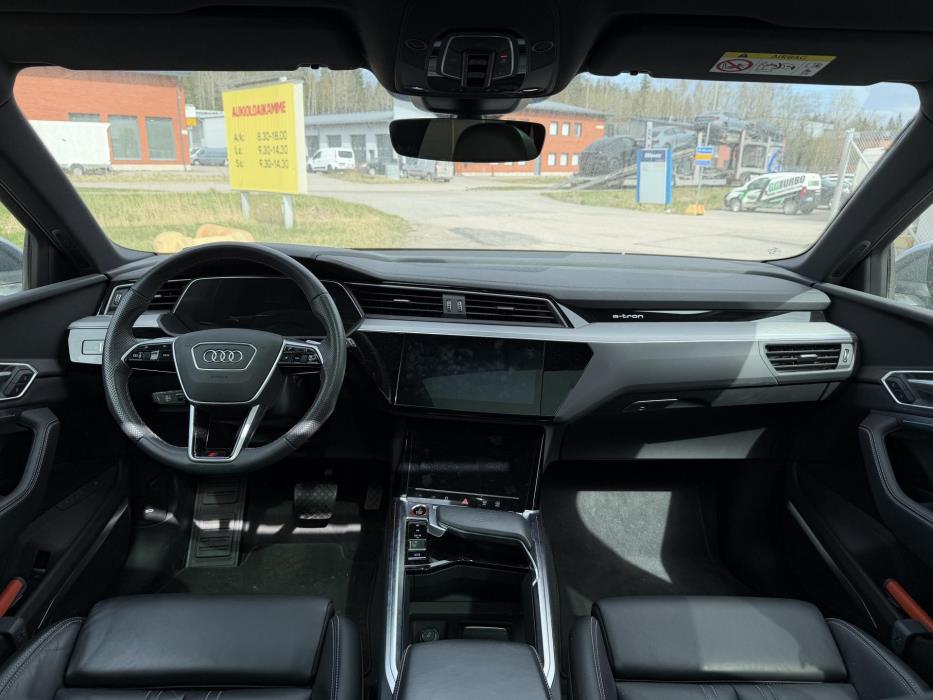 AUDI e-tron 2023