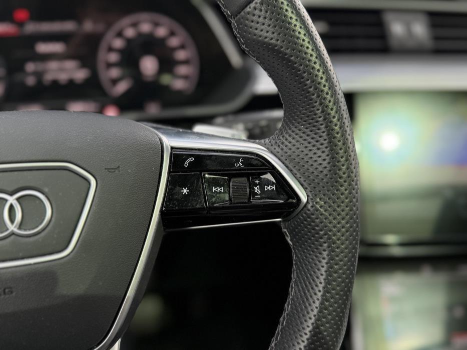 AUDI e-tron 2023