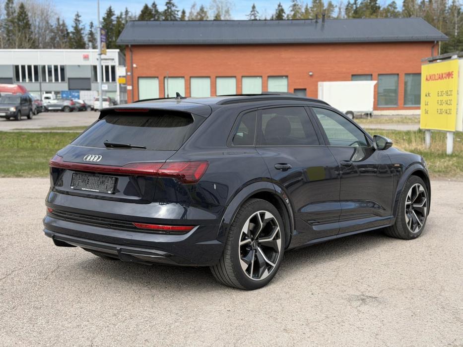 AUDI e-tron 2023