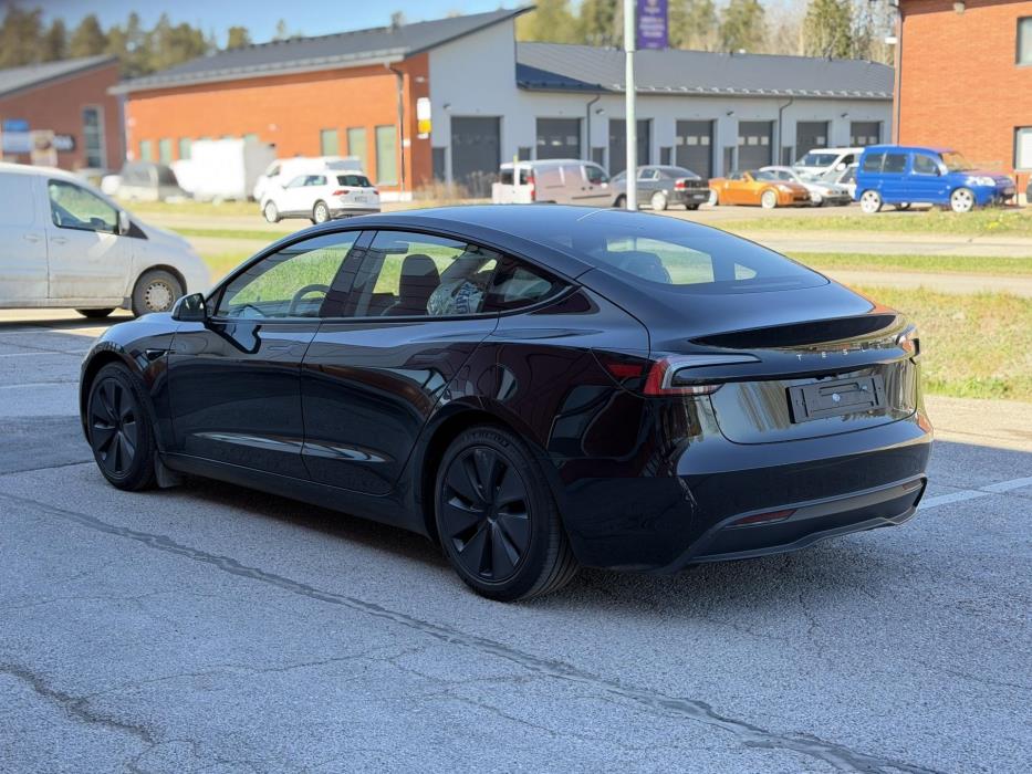 TESLA Model 3 2024