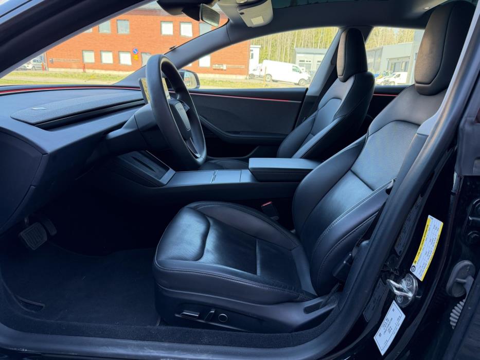 TESLA Model 3 2024