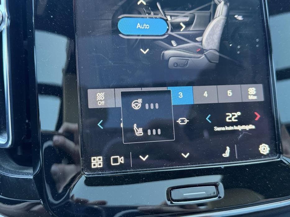 VOLVO XC40 2023