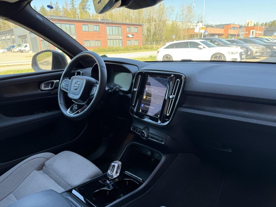 VOLVO XC40 2023