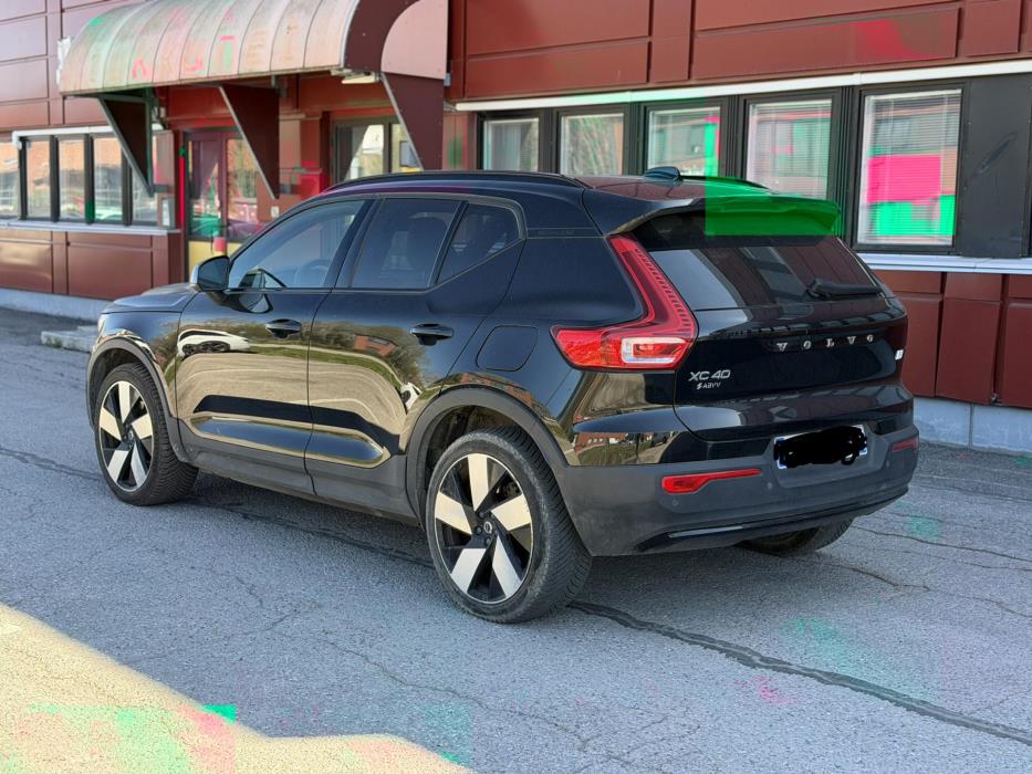 VOLVO XC40 2023