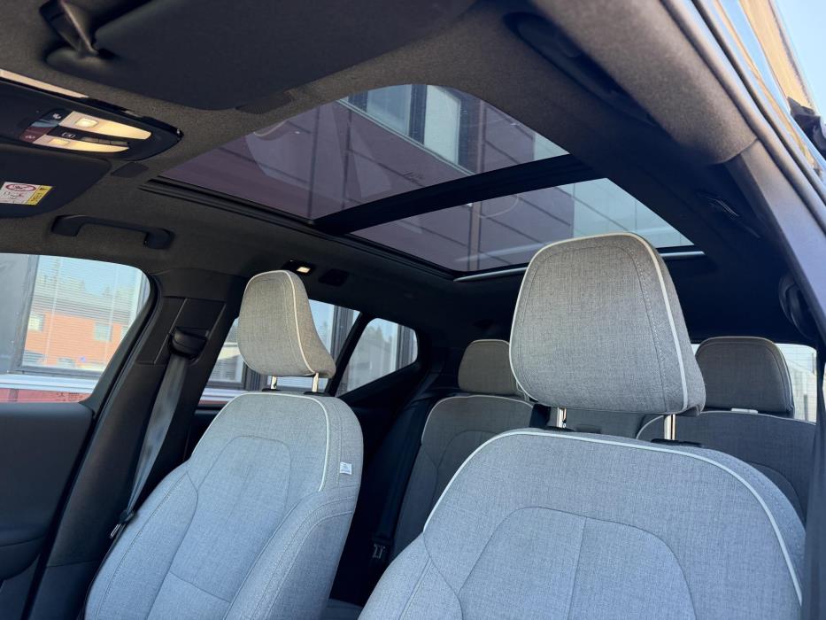 VOLVO XC40 2023