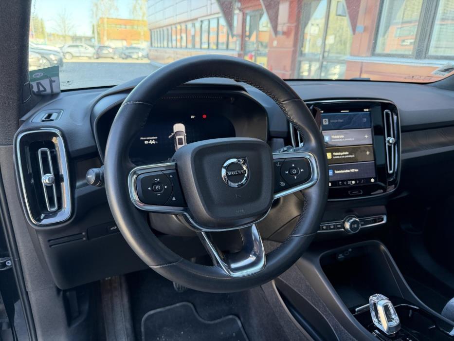 VOLVO XC40 2023