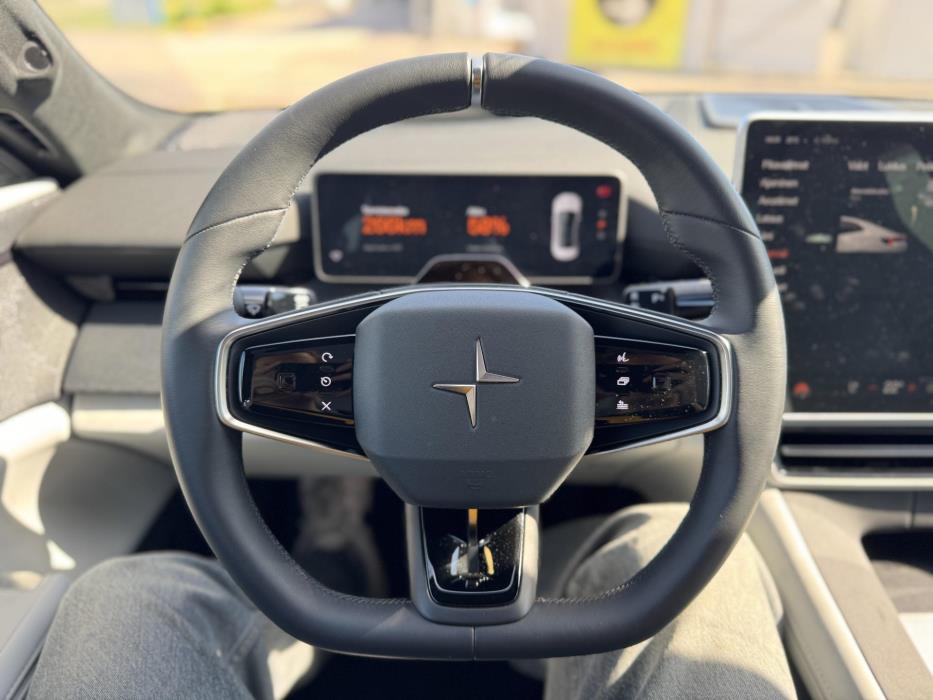 POLESTAR 4 2025