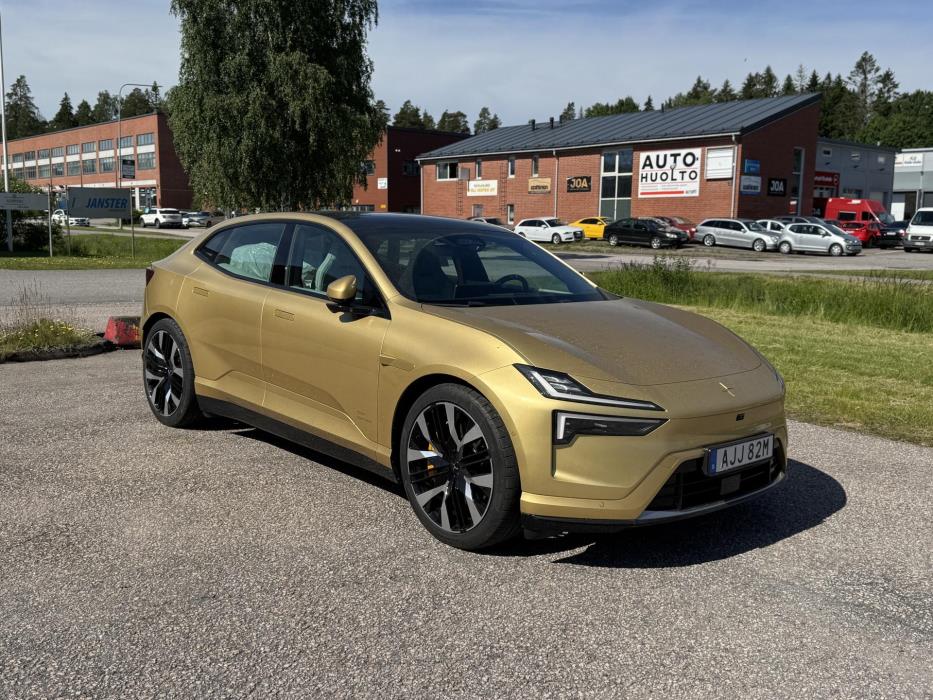 POLESTAR 4 2025