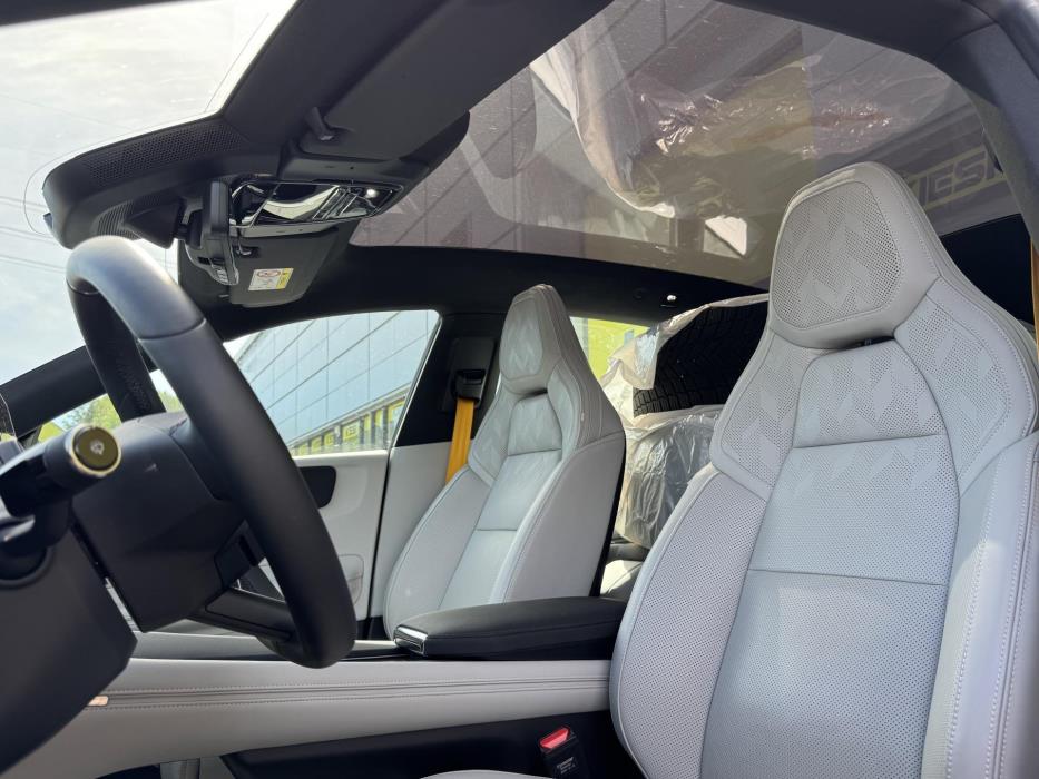 POLESTAR 4 2025