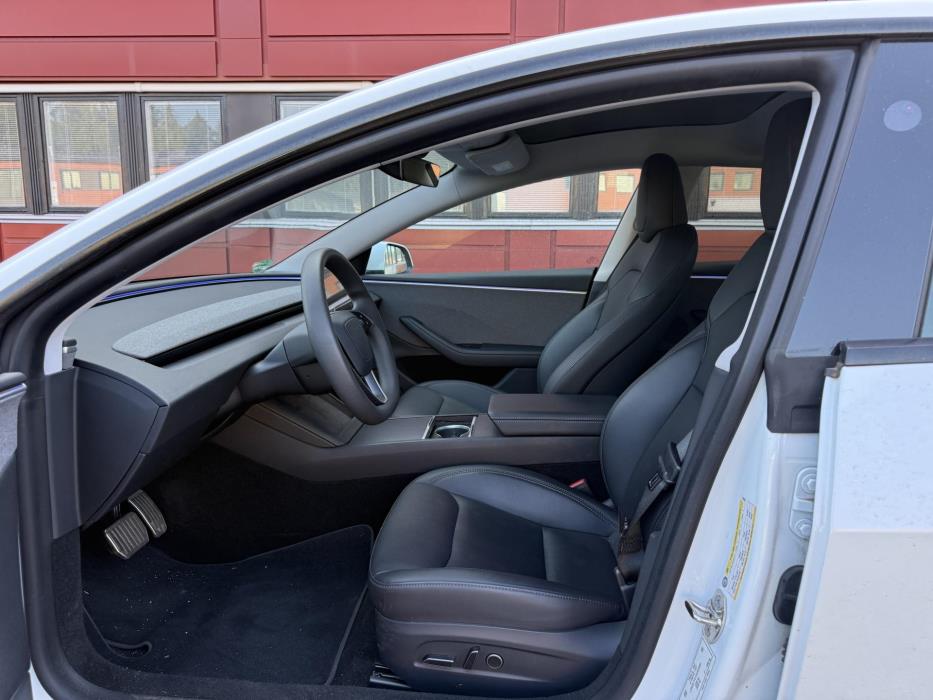 TESLA Model 3 2024