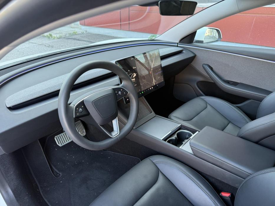 TESLA Model 3 2024