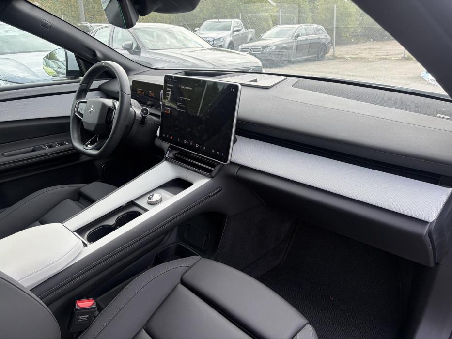 POLESTAR 4 2025
