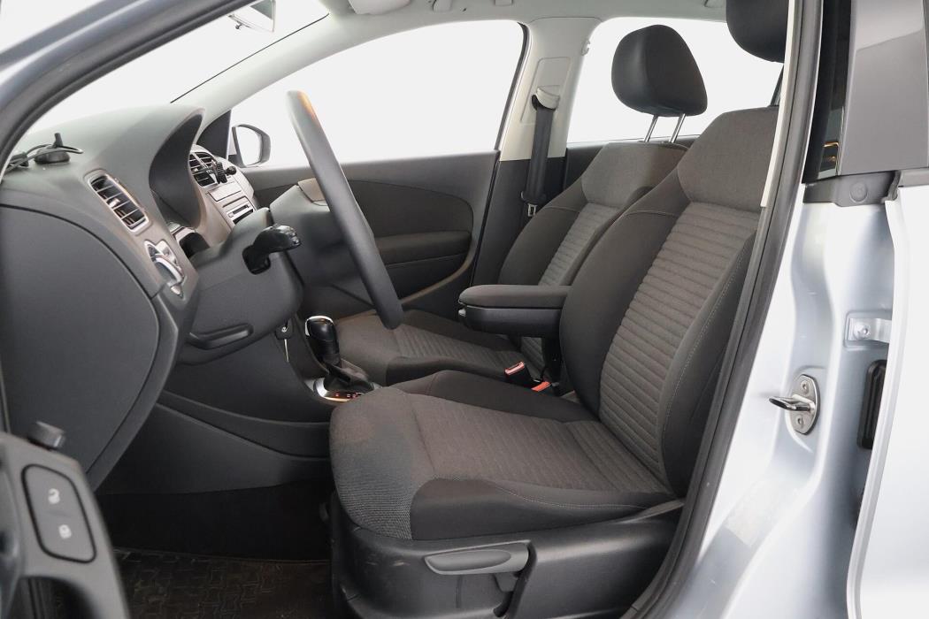 VOLKSWAGEN Polo 2010